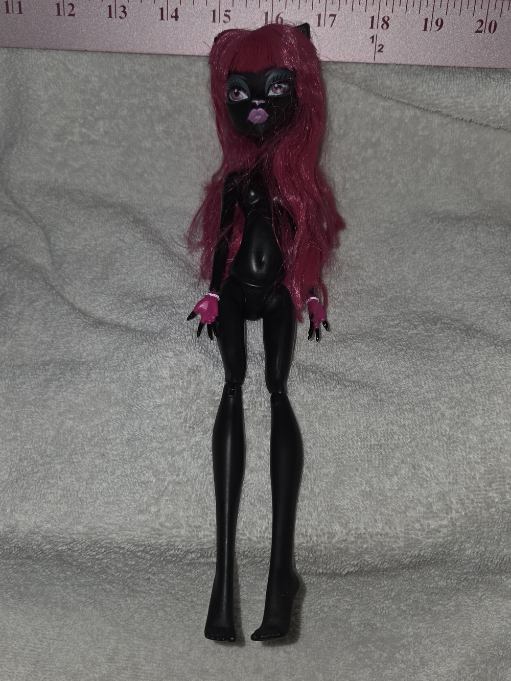 Monster High Catty Noir Bait Black Cat Doll with Pink Hair and Pink Hands